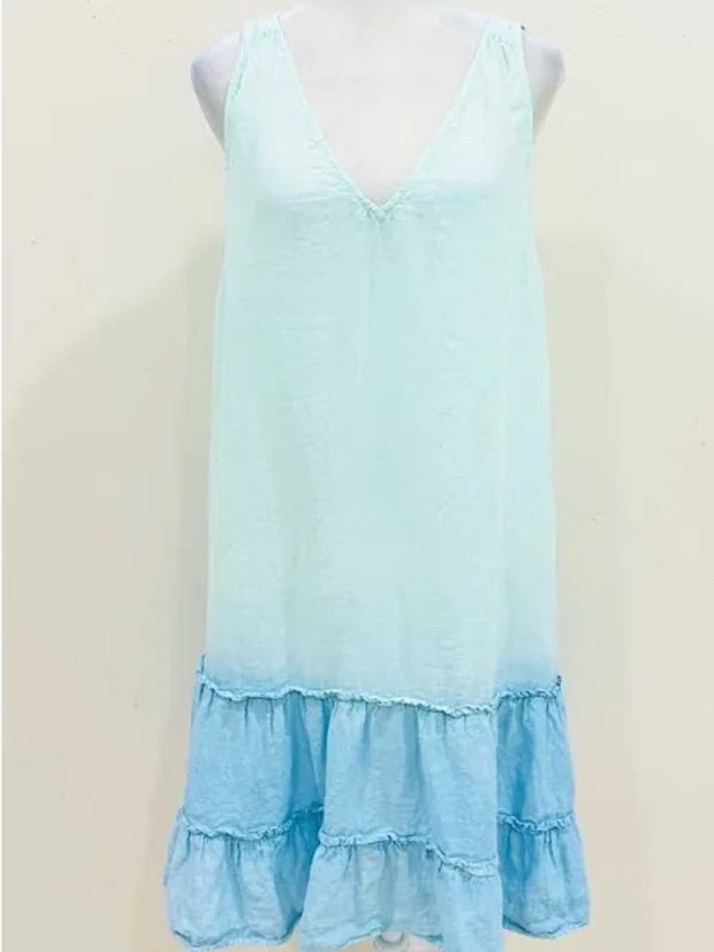 Vineyard vines, linen drop waste hombre ruffled dress